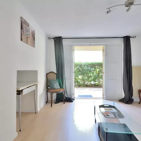 Studio In With Parking شقة *