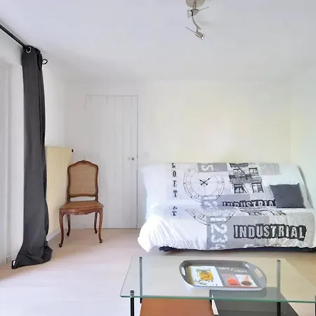 Studio In With Parking شقة *